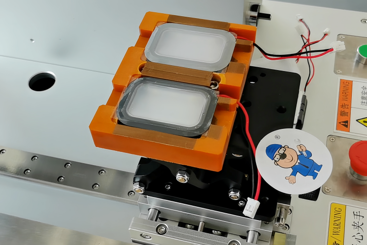 1754299724950029.png 燈罩貼膜機(jī)1.png